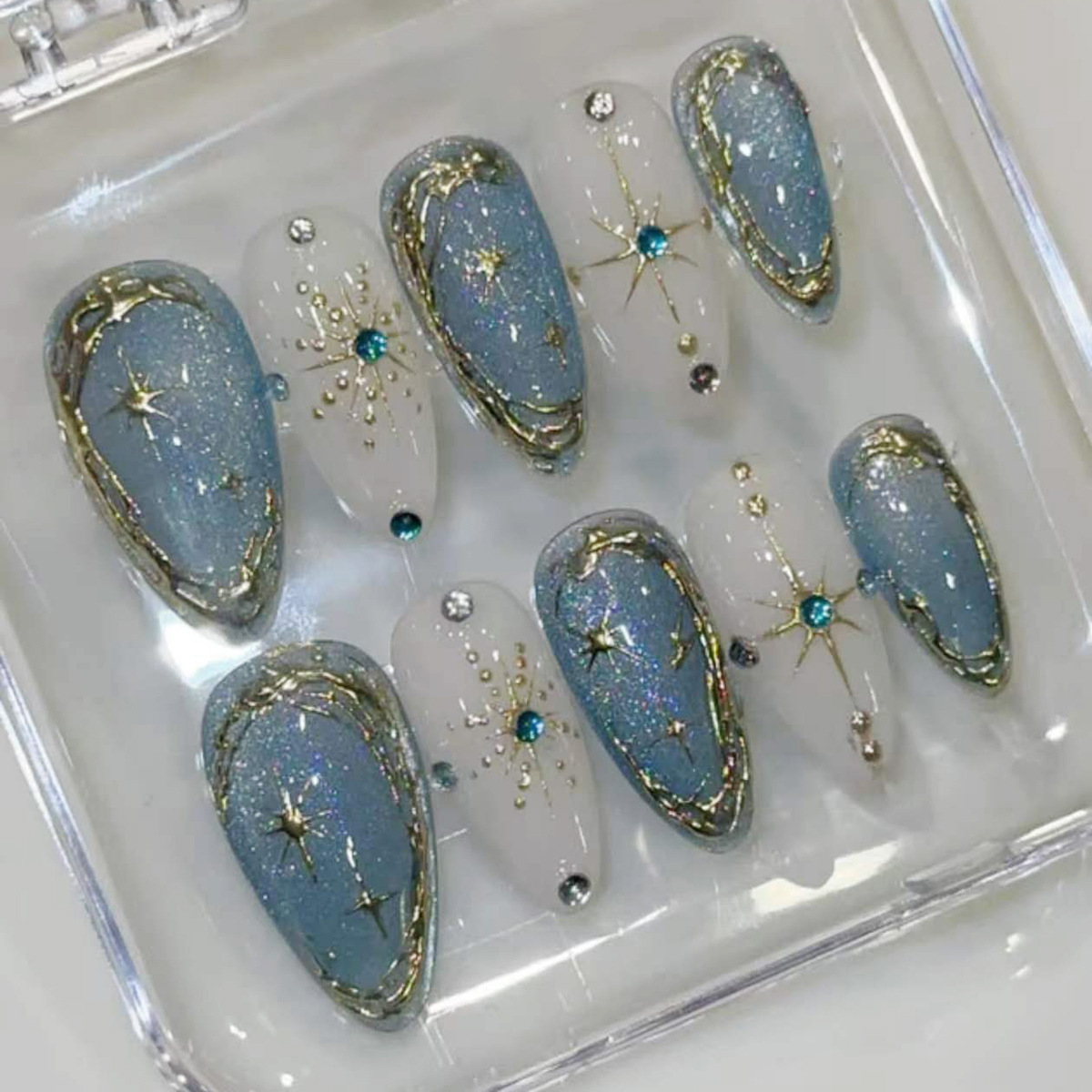 Nail Art Quirky - 24 szt. Złocone, brokatowe, zdobione gwiazdkami