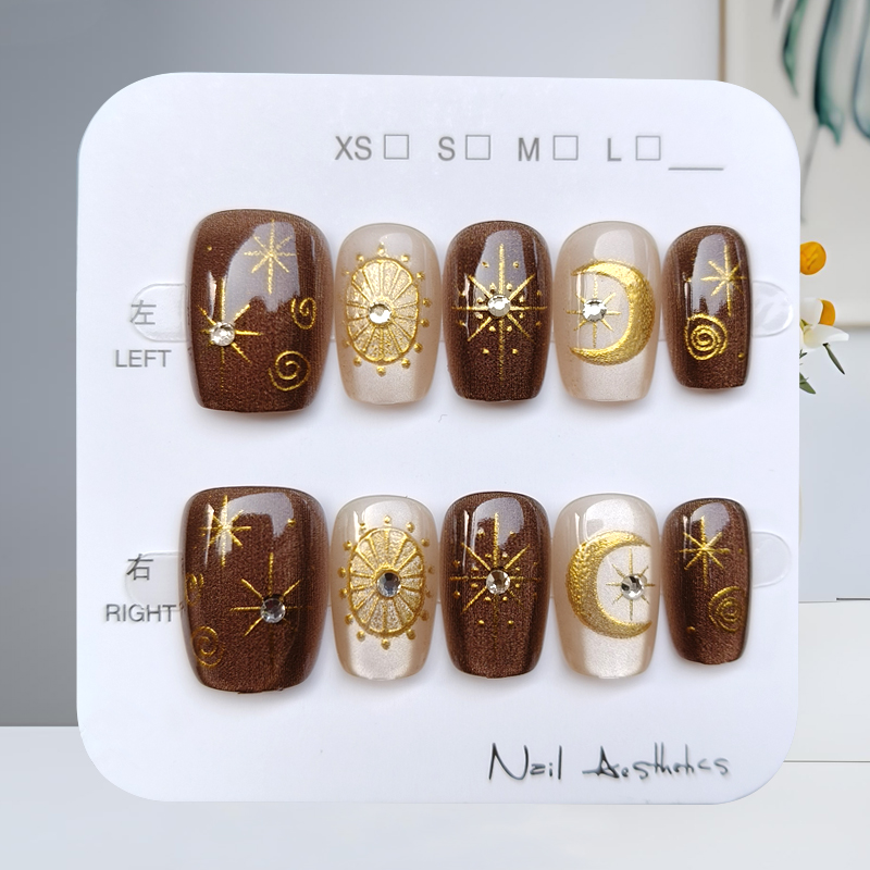 Nail Art Quirky - 10 szt. Jesienno-zimowe brązowe naklejki na