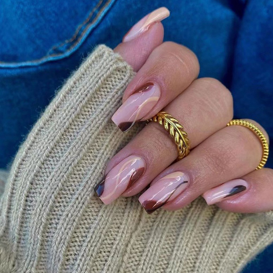Krótkie, średnie sztuczne pazn – Nail Art Y2K recenzja i cena